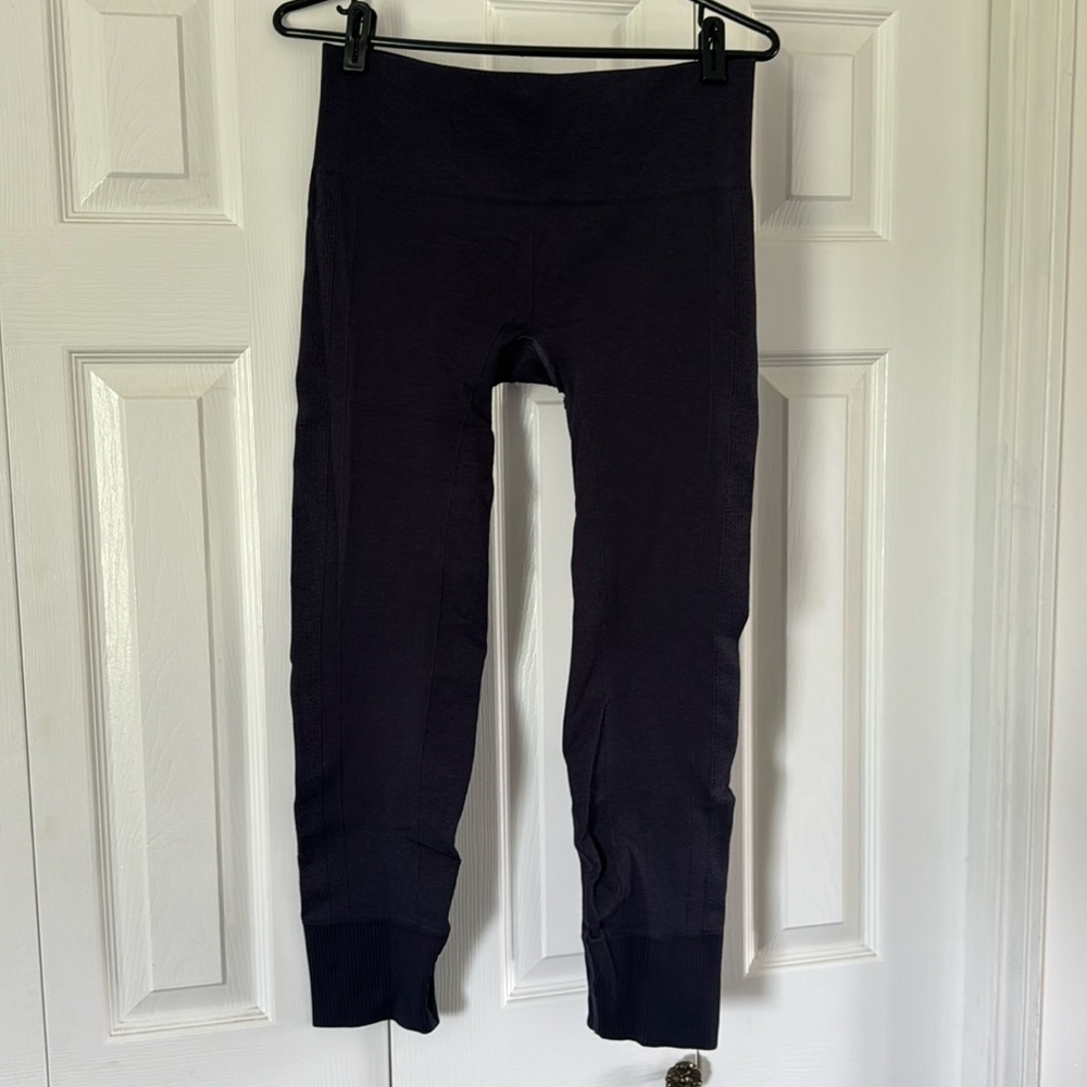 Lululemon Dark Purple Capris Size 8❤️❤️